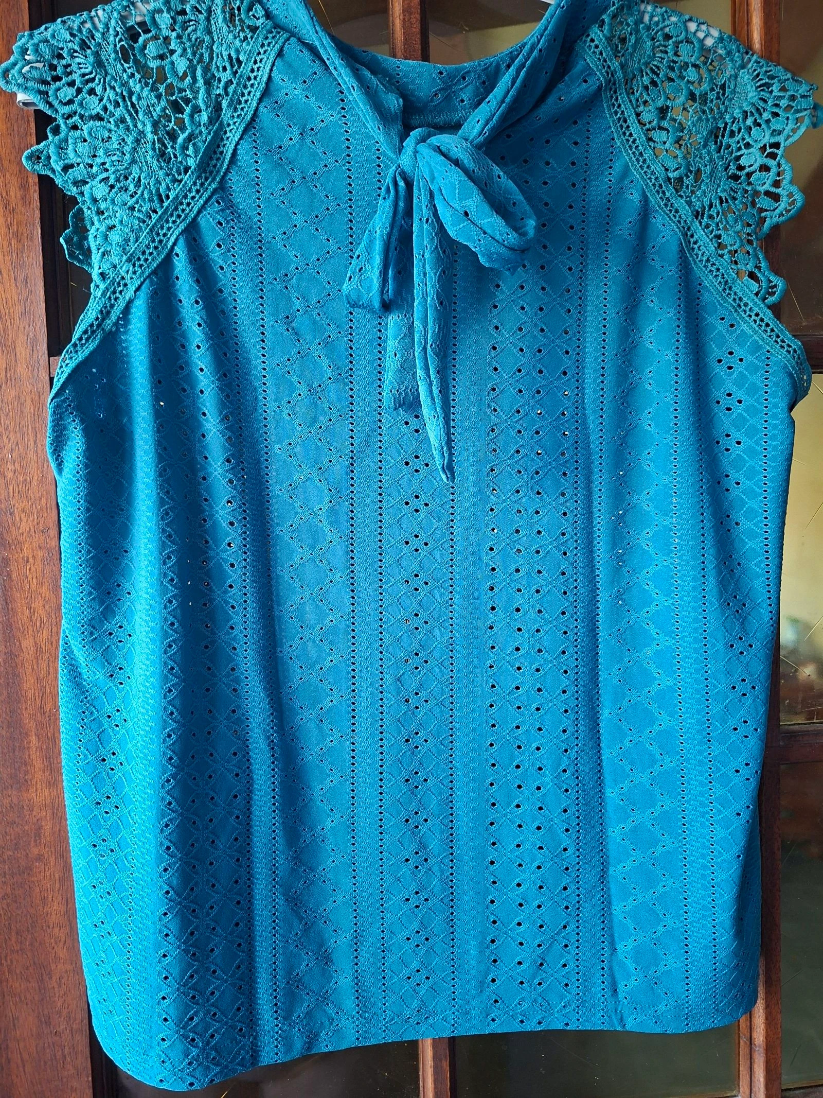 Haut femme bleu canard en broderie anglaise – photo 3